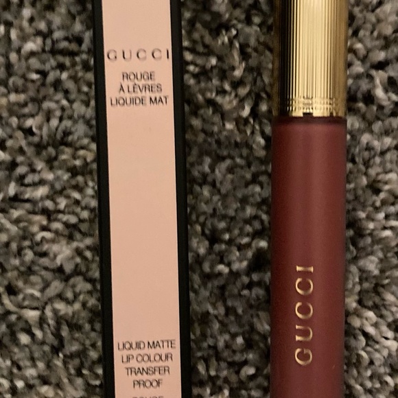 GUCCI ROUGE A LÉVRES LIQUID MATTE
LIP COLOUR 6.5 ml 0.21 FL. OZ NEW IN BOX. - Picture 6 of 6